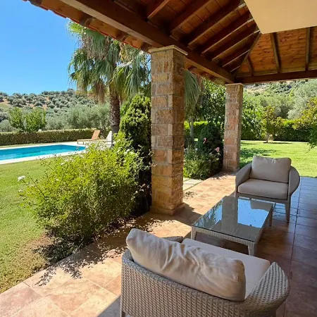 Lux Pool Villa *