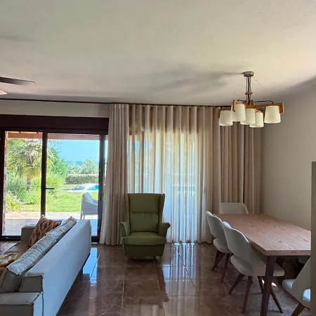 Lux Pool Villa *