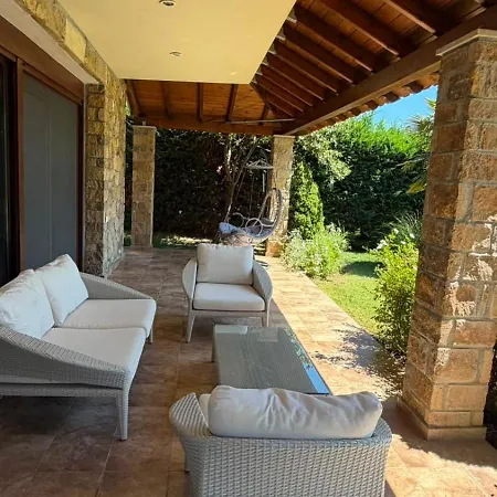 Lux Pool Nea Skioni