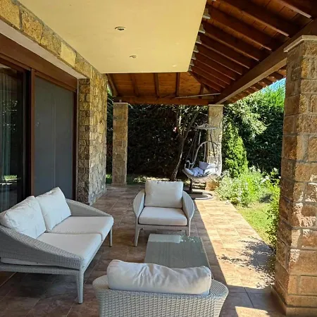 Lux Pool Villa *